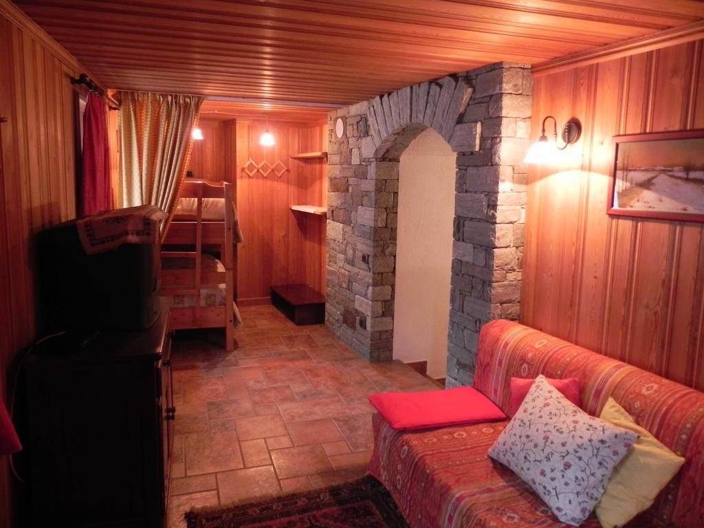 Le Vieux Rascard Chambres D'Hotes Champoluc Phòng bức ảnh