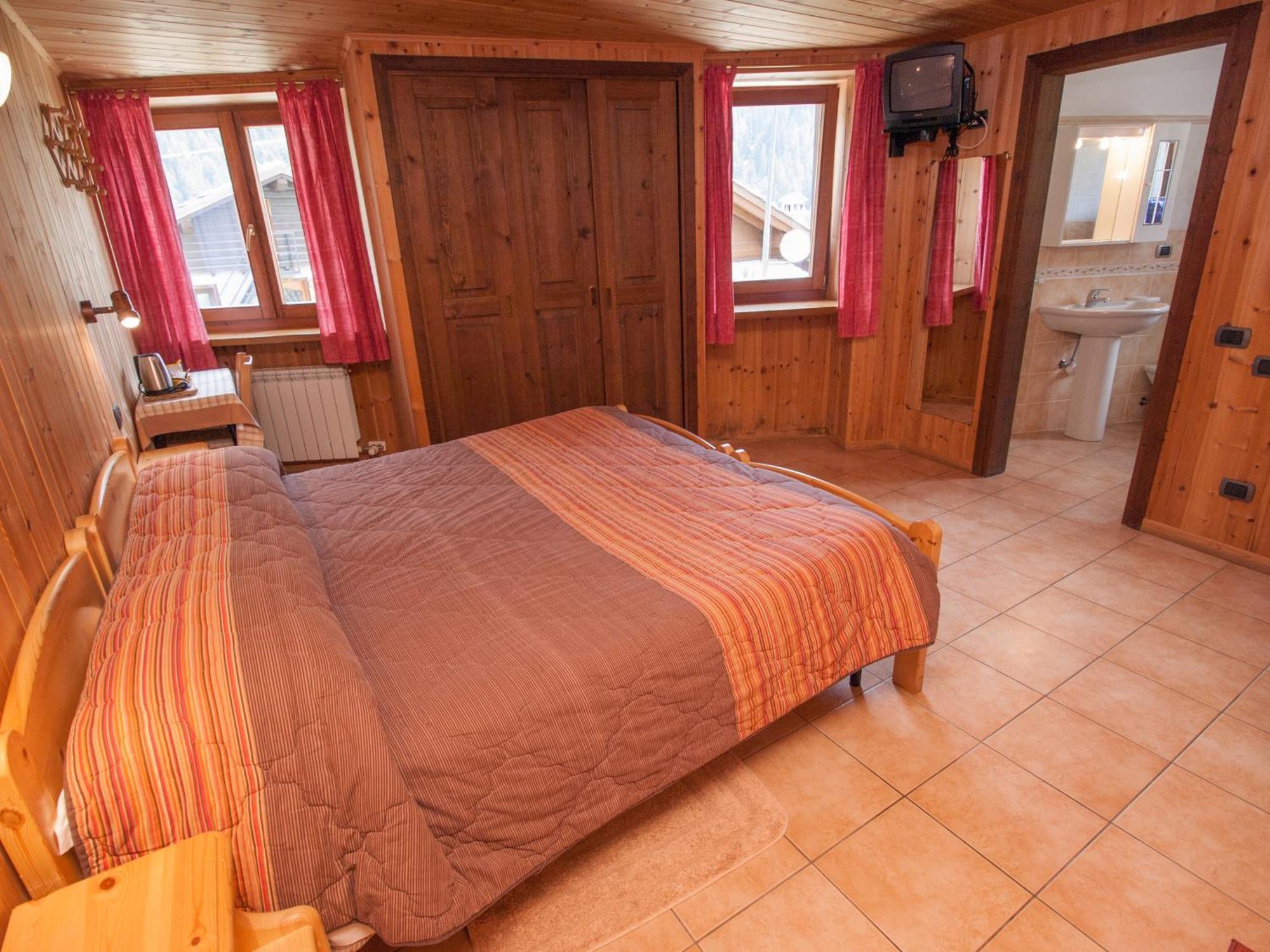 Le Vieux Rascard Chambres D'Hotes Champoluc Phòng bức ảnh