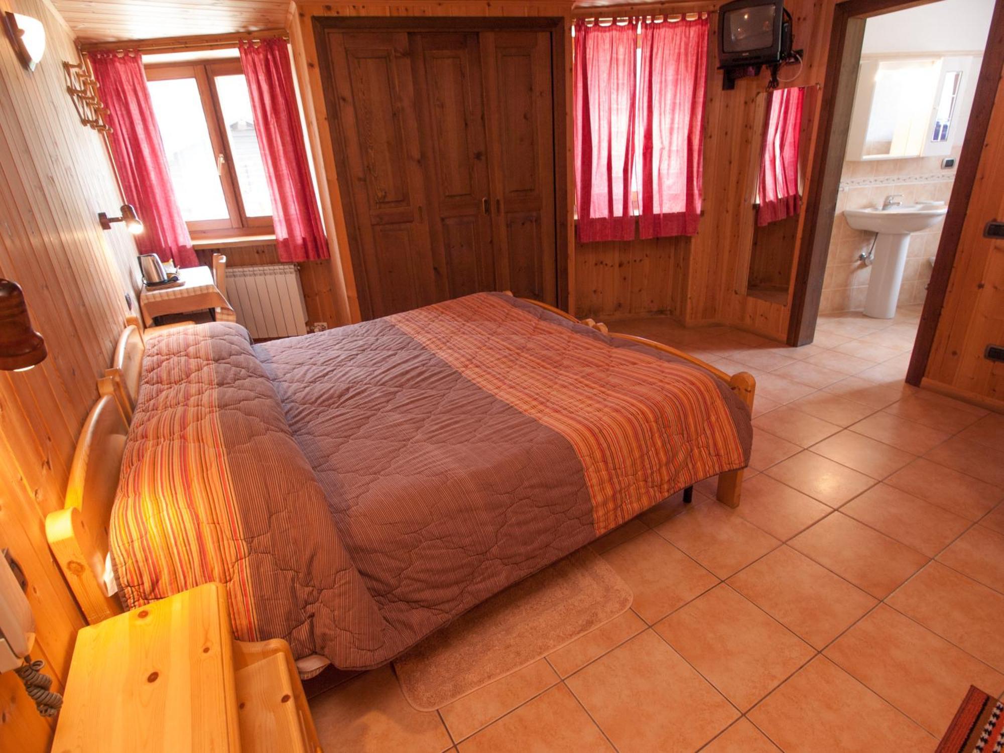 Le Vieux Rascard Chambres D'Hotes Champoluc Phòng bức ảnh