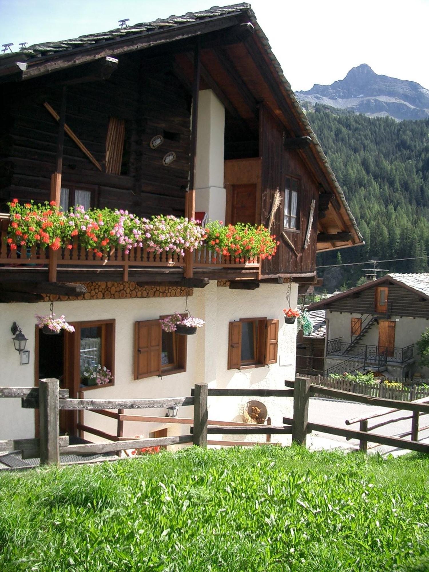 Le Vieux Rascard Chambres D'Hotes Champoluc Ngoại thất bức ảnh