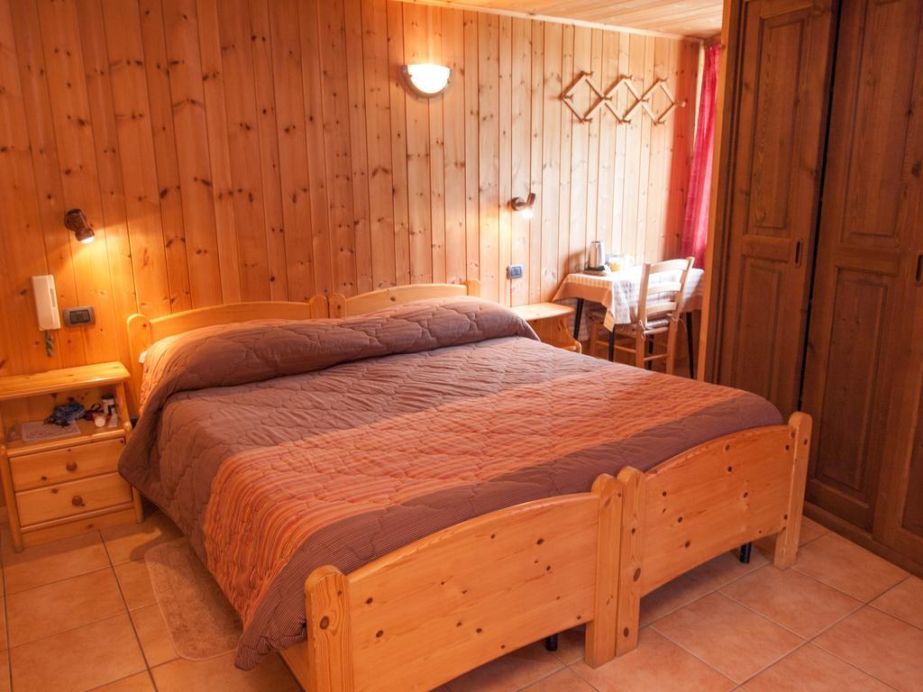 Le Vieux Rascard Chambres D'Hotes Champoluc Phòng bức ảnh
